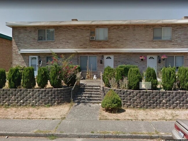Triplex Townhouse - 9211 Woodlawn Ave N Townhome