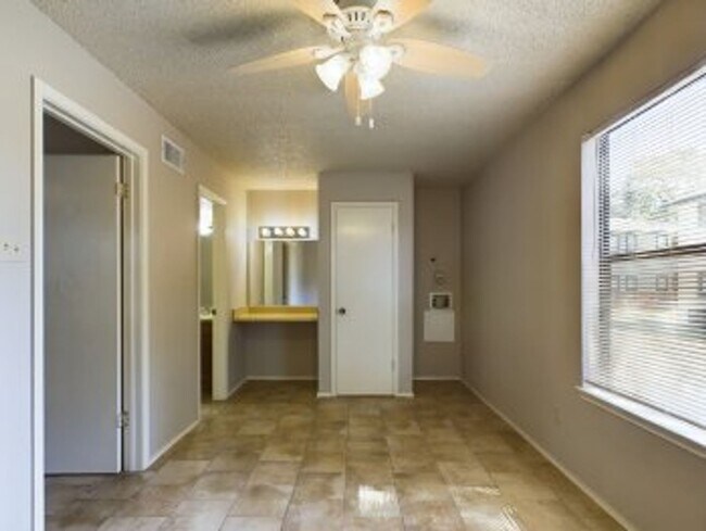Building Photo - 295 Billie Dr Unit 11