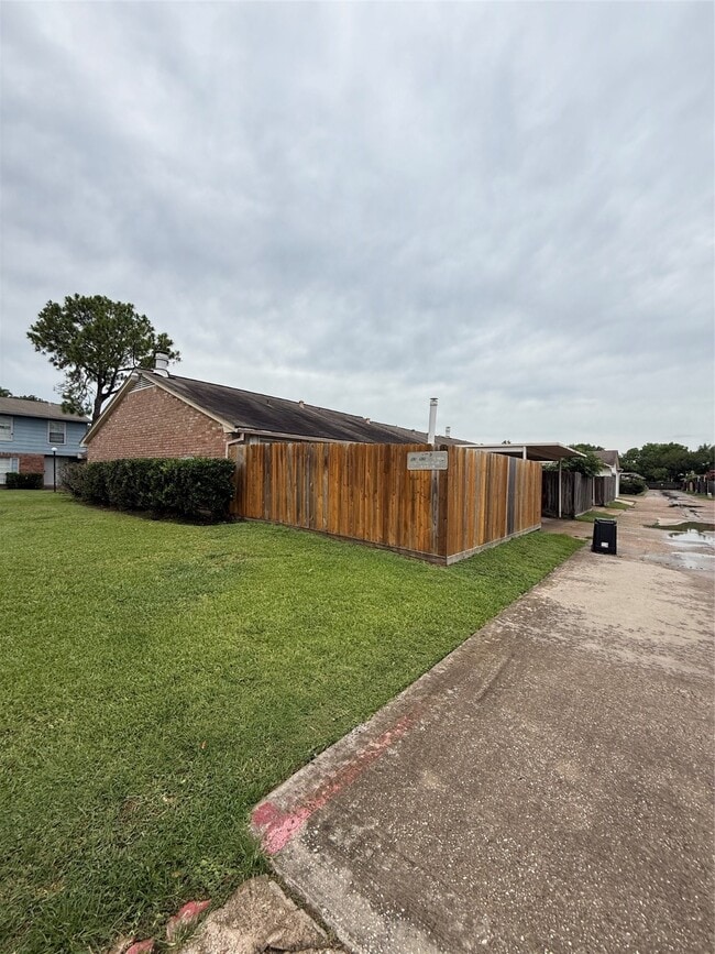 Building Photo - 6387 S Briar Bayou Dr Rental