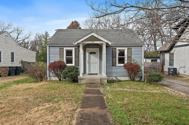 Building Photo - 910 Apex St Rental
