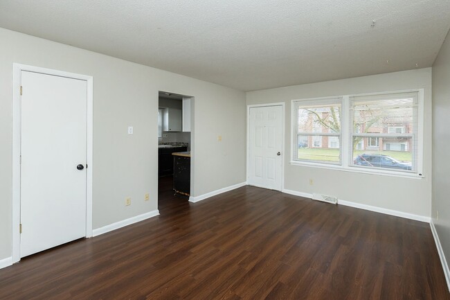 Photo - 310 NE Trilein Dr