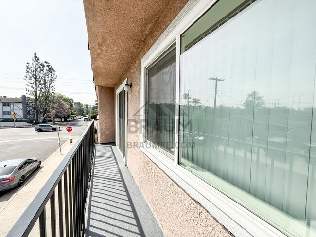 Photo - 11839 Burbank Blvd Unit 3