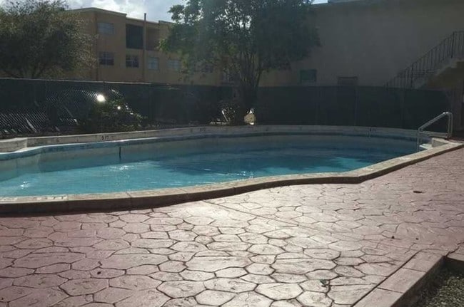 Photo - 1230 W 54th St Unit 321A