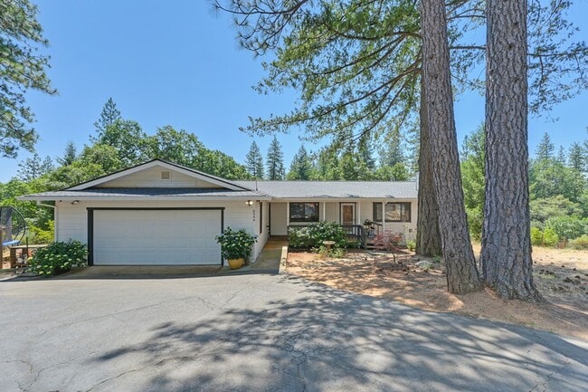 3-Bedroom Home on a Foresthill Cul-de-Sac - 3-Bedroom Home on a Foresthill Cul-de-Sac