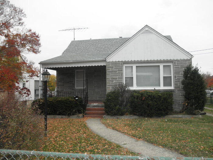 Photo - 7402 School Ave