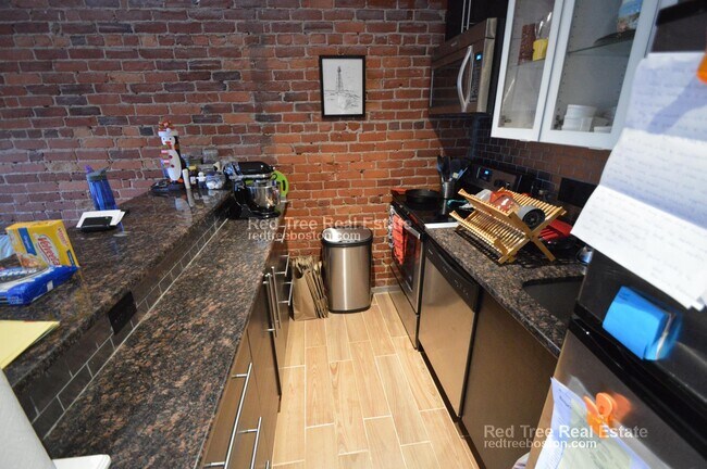 Photo - 1199 Beacon St