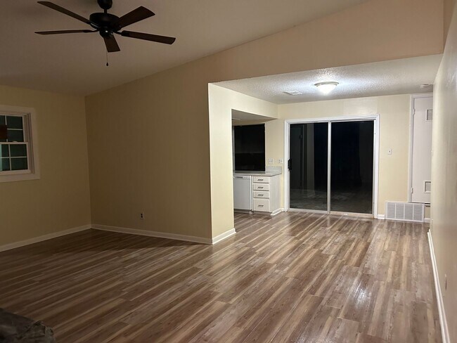 Photo - 4 bedroom and 2 bathroom