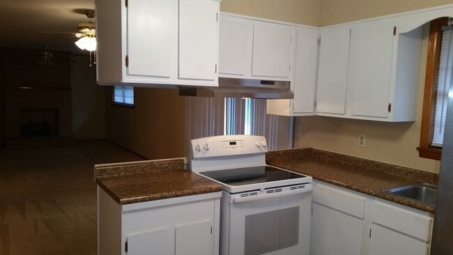 Photo - 106 Montgomery Dr