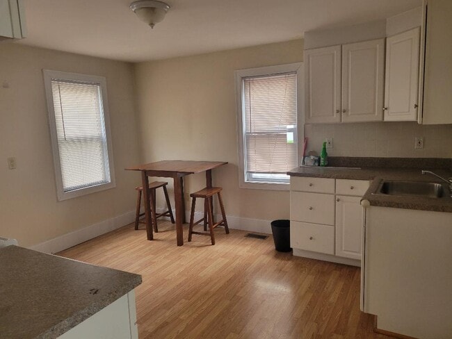 Photo - 10 Winsor St Unidad 1st floor