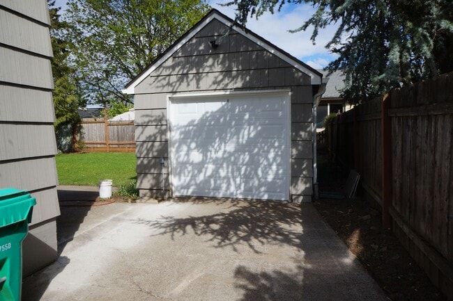 Photo - SE Portland 3-bedroom remodeled Bungalow