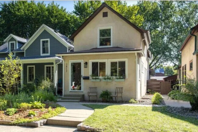 Building Photo - 2417 23rd Ave S