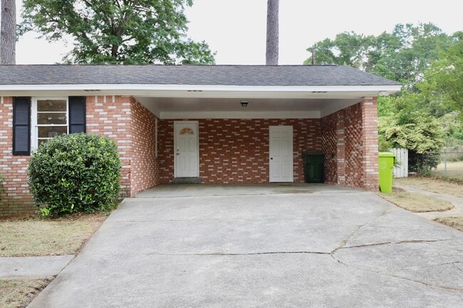 1912 Dominion Dr