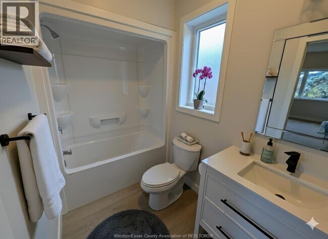 Photo - 926-928 Giles BOULEVARD Unit# 4 Unit 4