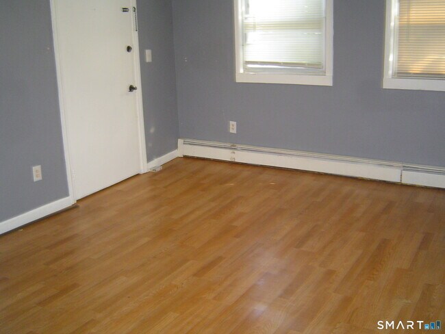 380 Blatchley Ave Unidad 1st Floor
