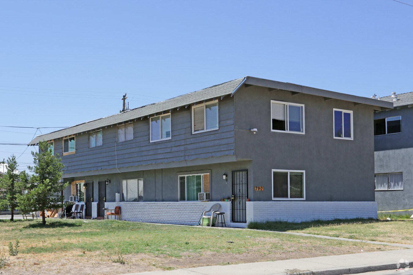 Photo - 778-858 Broadway