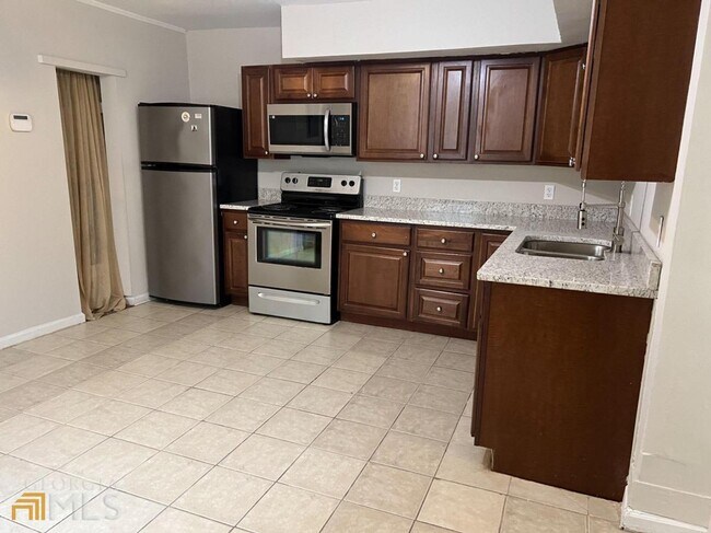 Photo - 456 Dunbar St SW