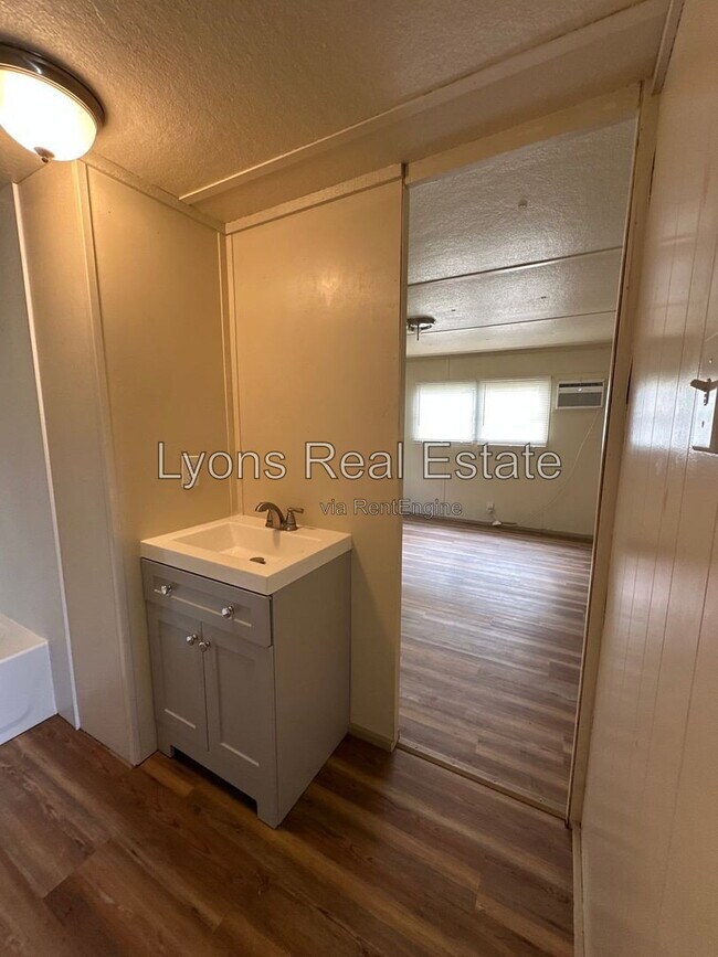 Photo - 2268 Carlisle Ln