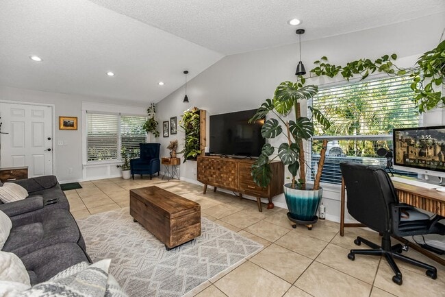 Photo - 762 Bayharbor Ter