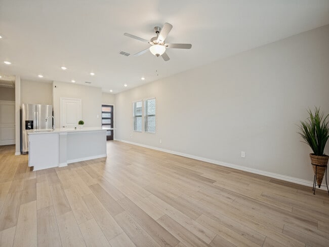 Photo - 715 Dotty Dr