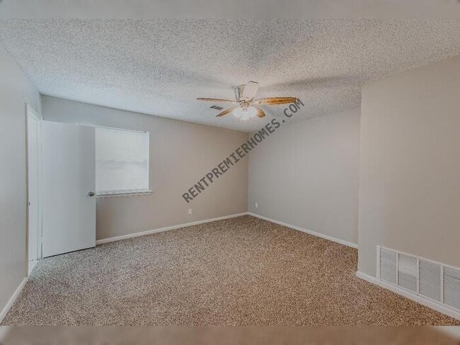 Photo - 200 Timberline Dr