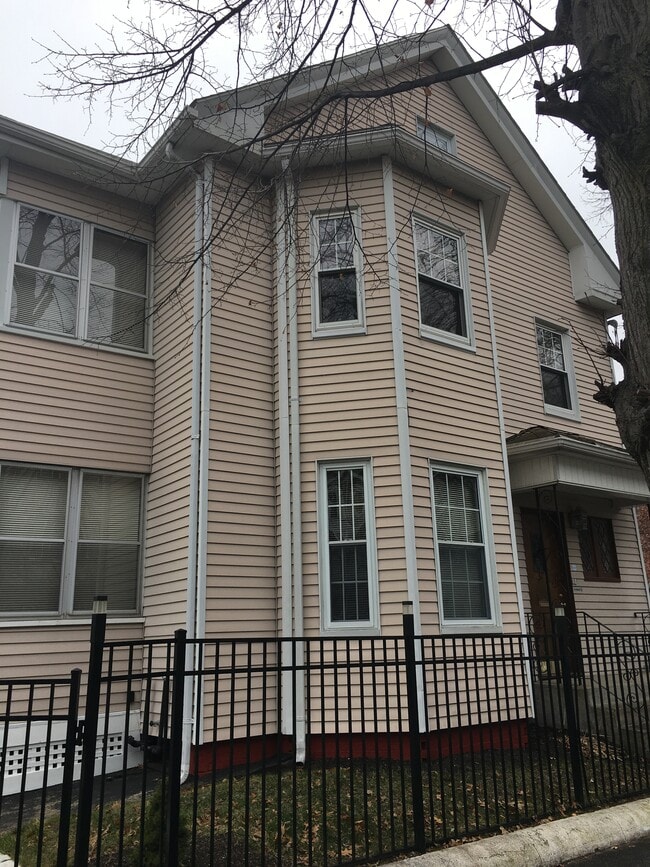 Building Photo - 37 Estes St Unit 2