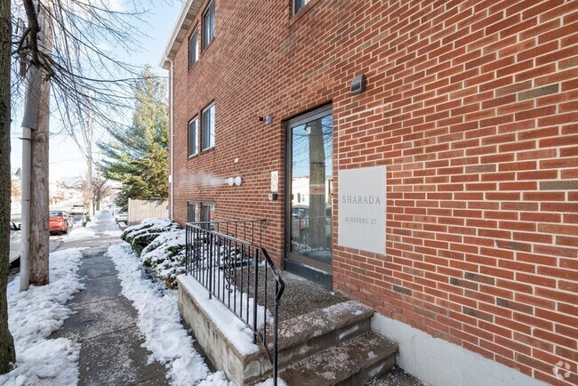 Building Photo - 42 River St Unit 2 Rental