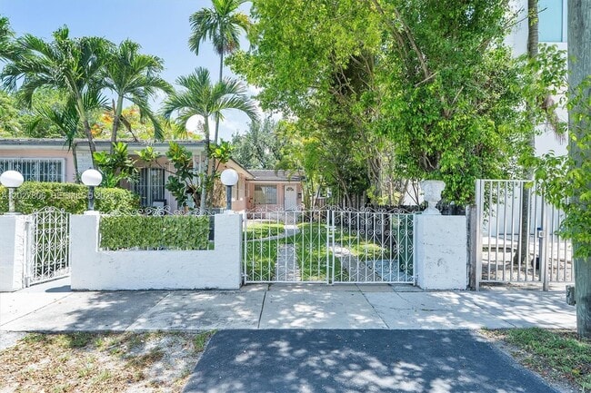 Photo - 1612 SW 23rd St Unit 1612