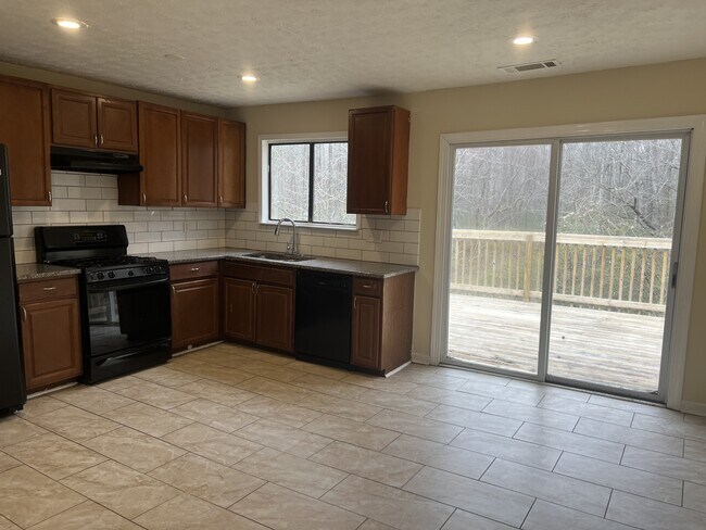 Photo - 853 Hemingway Rd