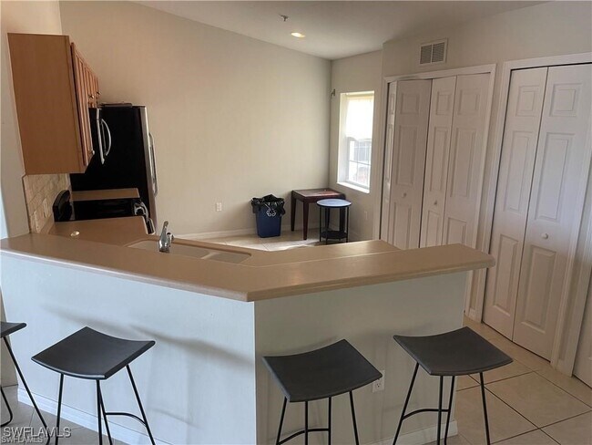 Photo - 5706 Mayflower Way Unidad 205