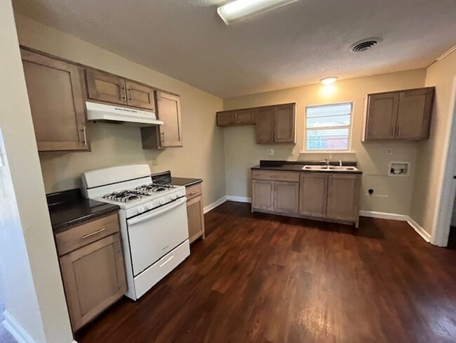 Photo - Renovated 3 Bedroom 1 Bath Home for Rent!!