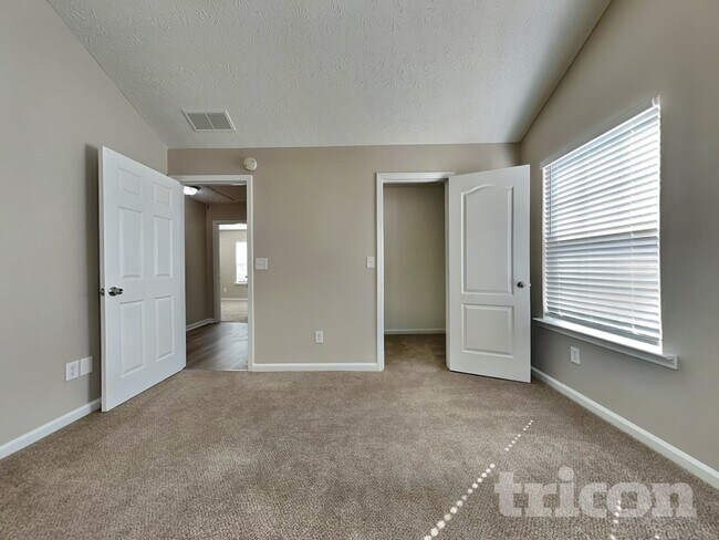 Photo - 225 Victoria Blvd