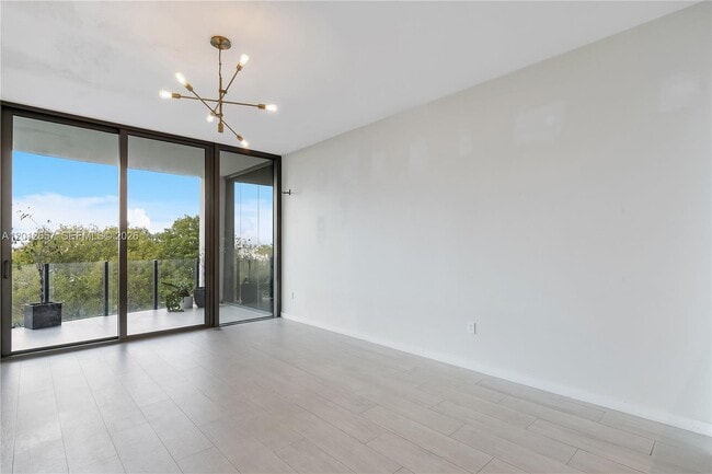 Building Photo - 2831 S Bayshore Dr Unit 707
