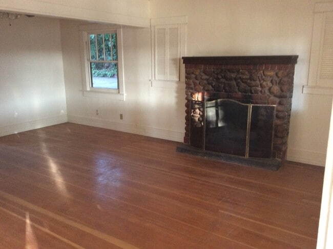 Photo - Cute Downtown House!