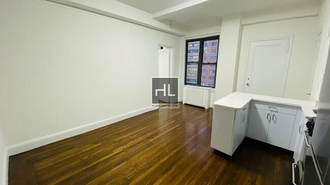 Photo - EAST 46 STREET Unidad 7H