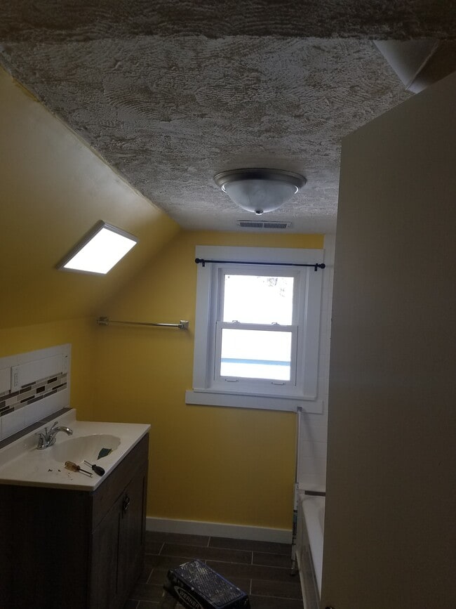 Photo - 2431 Dillman St