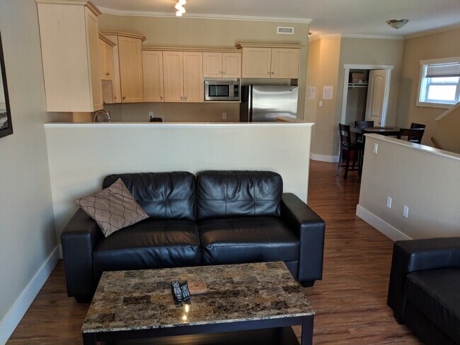 Photo - 10209-10217 17 St