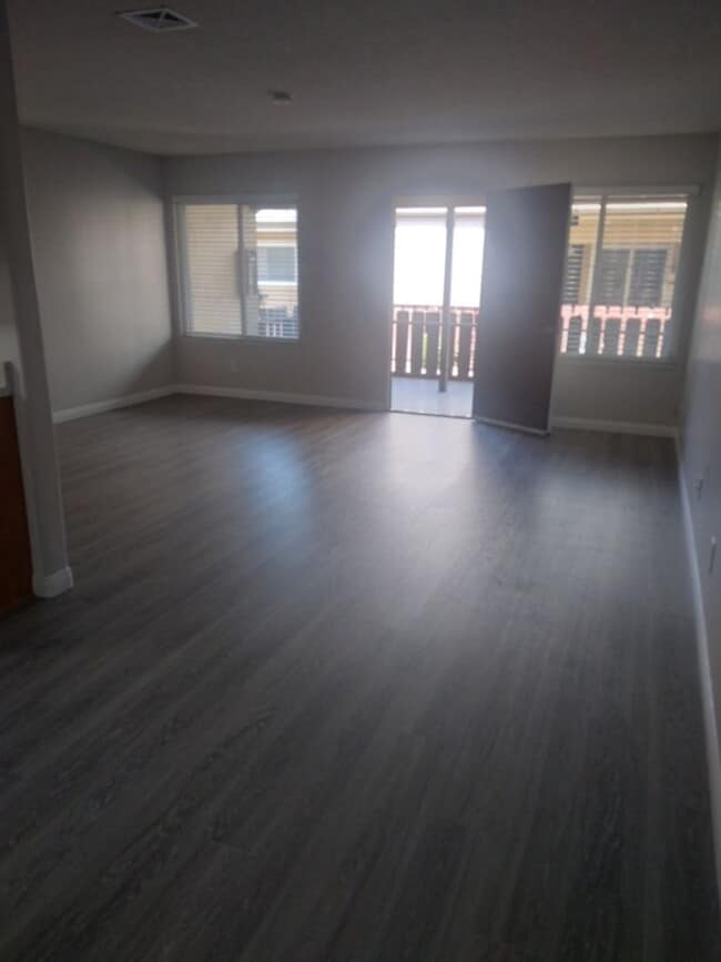 Building Photo - 344 Compton St Unit B
