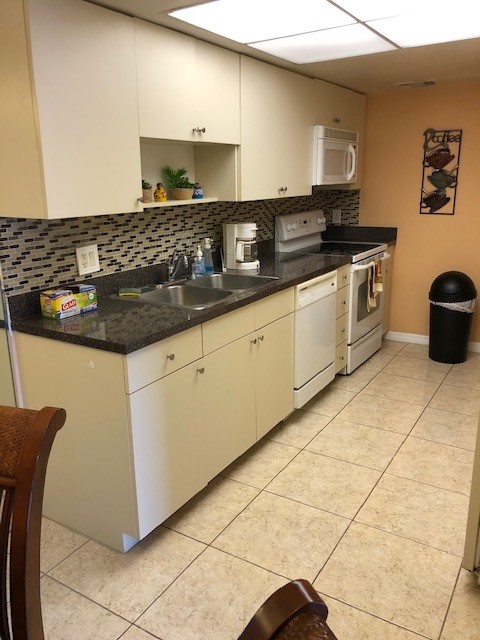 Photo - 5283 Vineland Rd