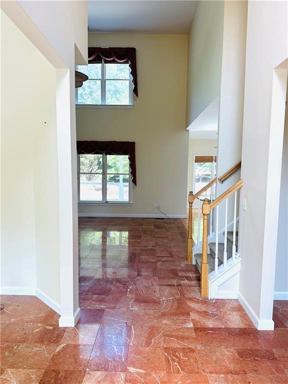 Photo - 811 Valley Dr