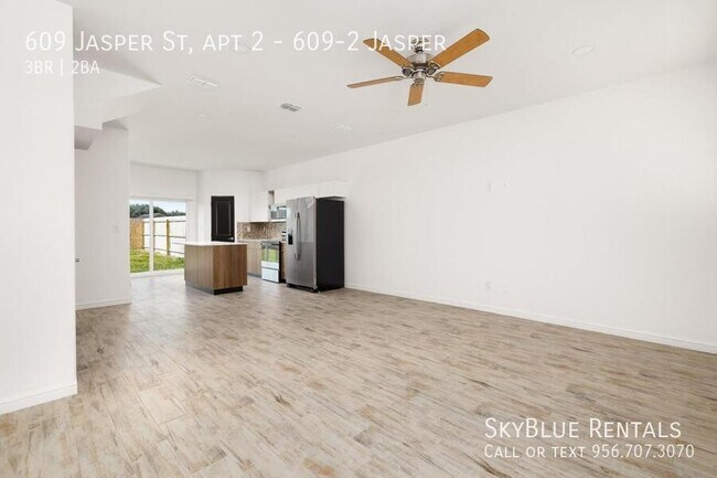 Photo - 609 Jasper St