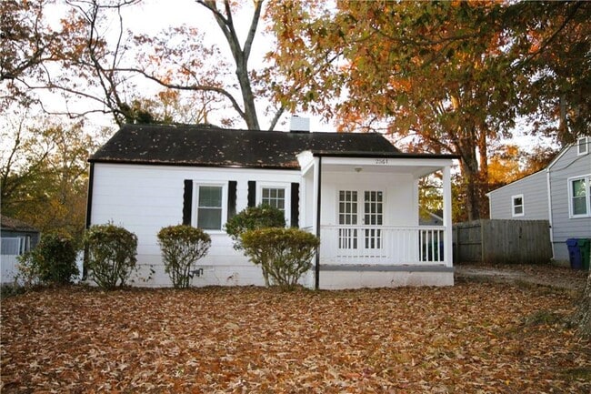 Building Photo - 2561 Eastwood Dr