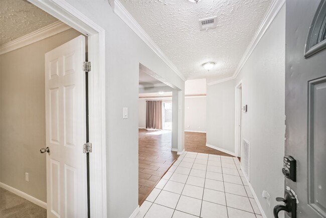 Photo - 22203 Fincastle Dr