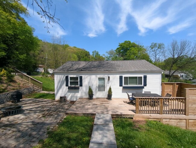 Photo - CUTE 2 Bedroom House in St Elmo