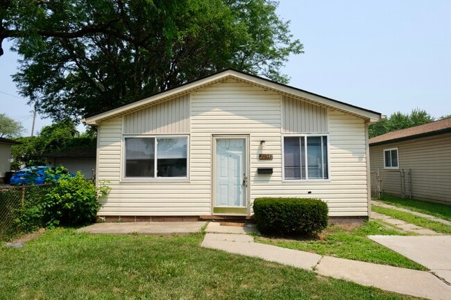Building Photo - 20341 Rosedale St Rental