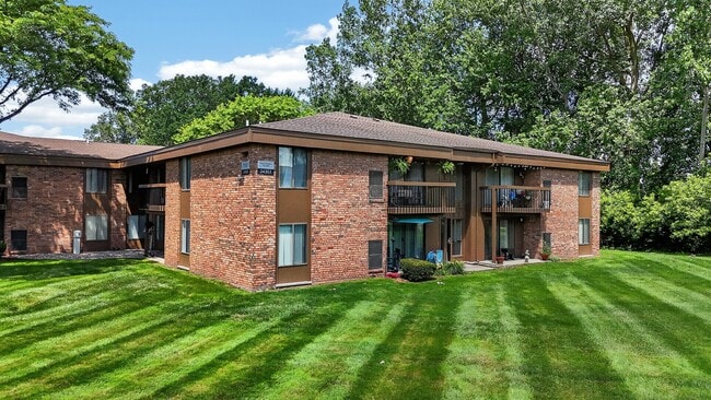Expansive green space at Eastwood Village Apartments in Clinton Township, MI.