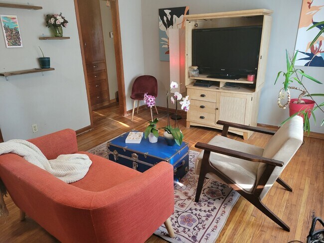 Living Room - 219 S Doty St