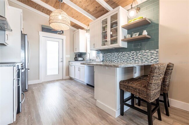 Photo - 6020 Midnight Pass Rd