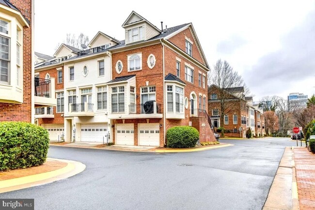 Photo - 1607 Seneca Ave Townhome