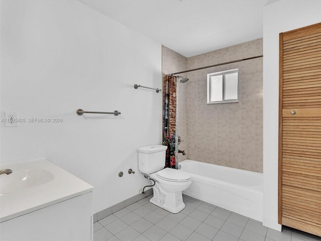 Photo - 240 SW 15th Rd Unit 112