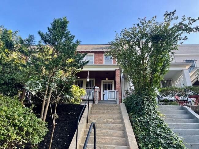 Photo - 726 Fairmont St NW